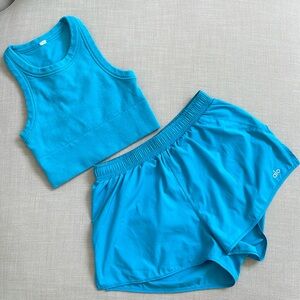 Alo Yoga Stride Short and Seamless Delight High Neck Bra - Matching Set